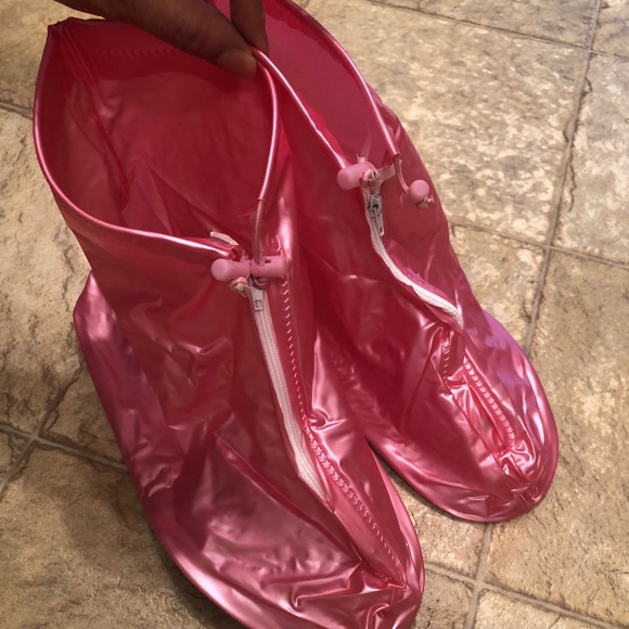 đź’– 2 Pairs x NEW Reusable Waterproof Shoe Cover - Picture 5 of 10